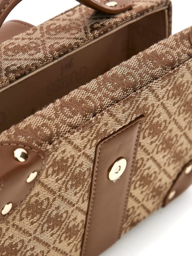 guess-bag girl